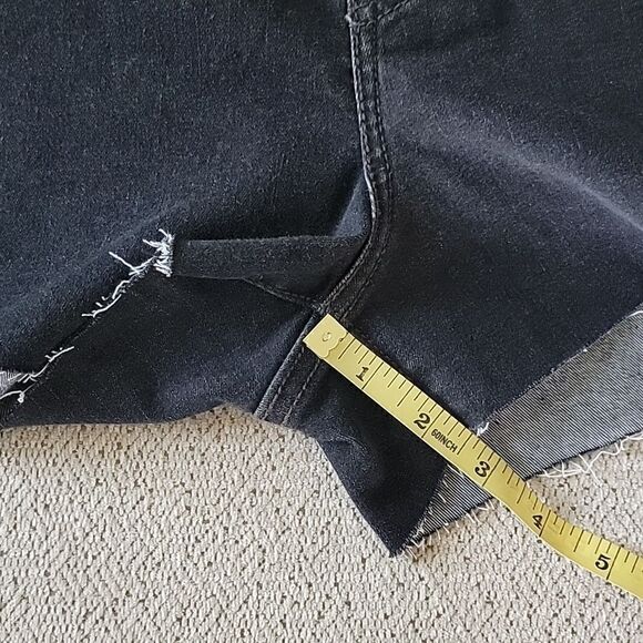 Levi's Black High Rise Hypersoft Cut Off Jean Shorts - Size 14/32 - Picture 10 of 12